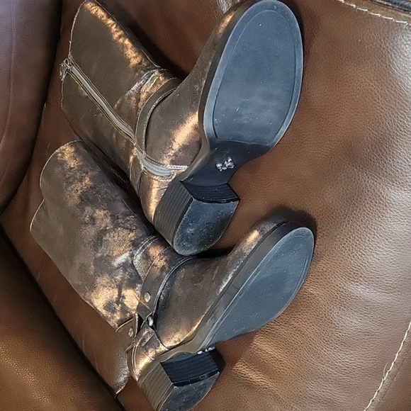 Sz7.5 Simply Vera Wang Metallic Silver & Black Boots - Picture 11 of 16